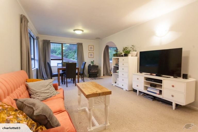 Photo of property in 24 Percy Dyett Drive, Karori, Wellington, 6012