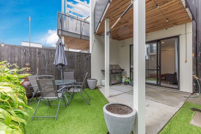 Photo of property in 3 William Stratton Lane, Hobsonville, Auckland, 0616