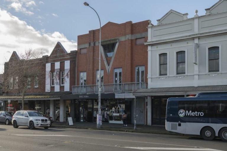 Photo of property in 33 Ponsonby Road, Karori, Wellington, 6012