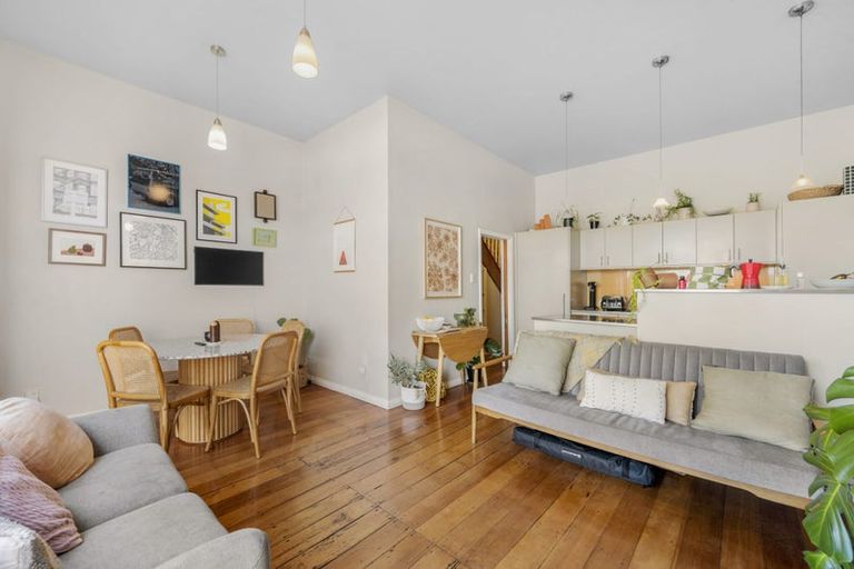 Photo of property in 100 Austin Street, Mount Victoria, Wellington, 6011