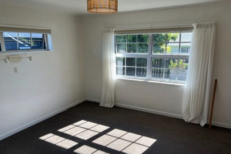 Photo of property in 24 Middle Road, Havelock North, 4130