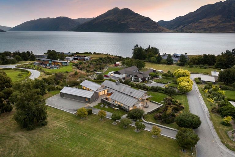 Photo of property in 3 Bayonet Peak Place, Drift Bay, Queenstown, 9371