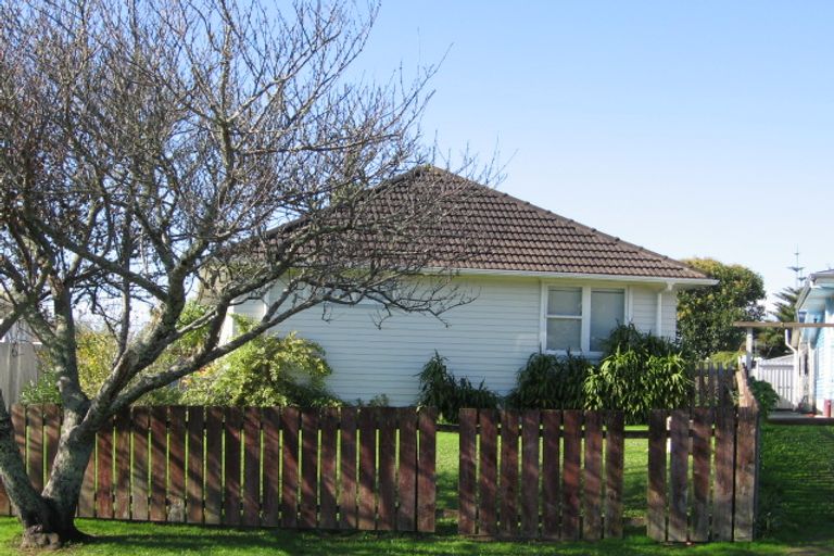 Photo of property in 12 Crown Crescent, Otara, Auckland, 2023