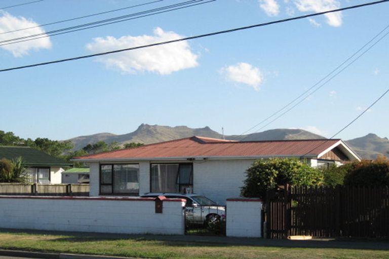 Photo of property in 17 Maces Road, Bromley, Christchurch, 8062