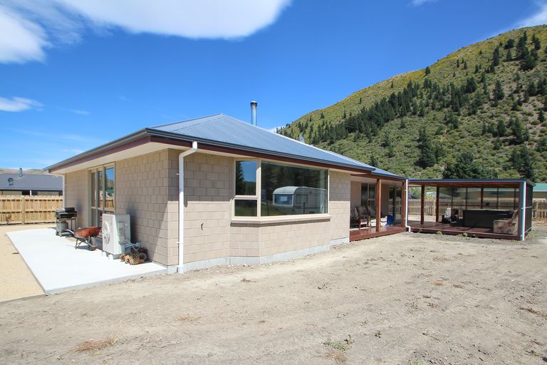 Photo of property in 74 Gordon Street, Kurow, 9435