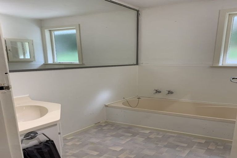 Photo of property in 161 Miromiro Road, Normandale, Lower Hutt, 5010