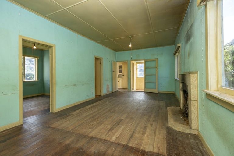 Photo of property in 118 Garden Road, Piha, New Lynn, 0772