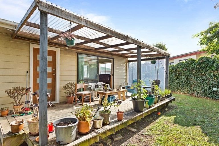 Photo of property in 21 Riserra Drive, Ranui, Auckland, 0612