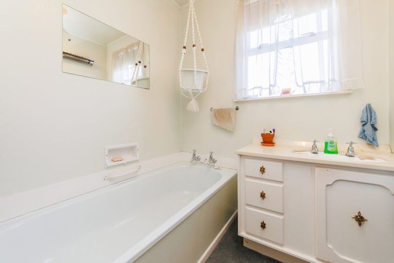 Photo of property in 8 Hau Whiti Place, Kimbolton, 4774