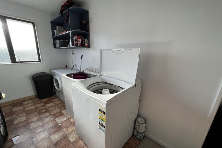 Photo of property in 33 Logan Way, Kelvin Grove, Palmerston North, 4414