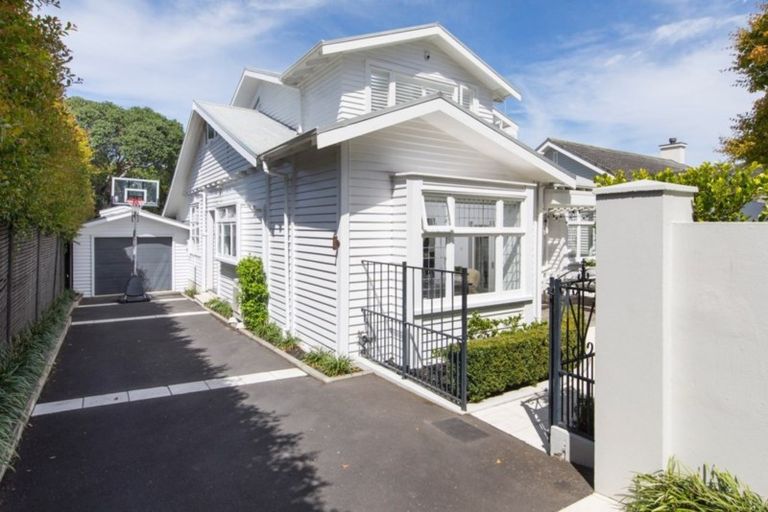 Photo of property in 19 Martin Avenue, Beckenham, Christchurch, 8023
