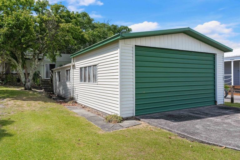 Photo of property in 100 Charleston Avenue, Whangamata, 3620