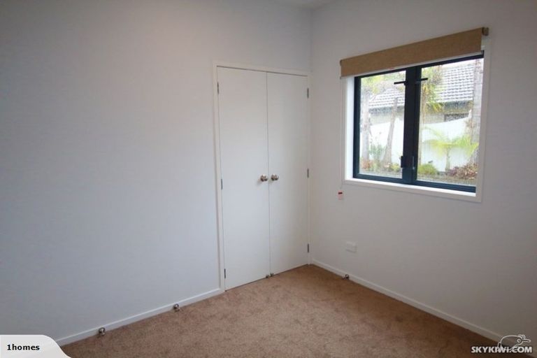 Photo of property in 471 East Coast Road, Murrays Bay, Auckland, 0630