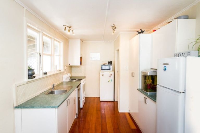 Photo of property in 21 Hinau Street, Tawa, Wellington, 5028