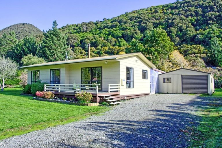Photo of property in 16 Mclaughlin Drive, Tinui, Masterton, 5889