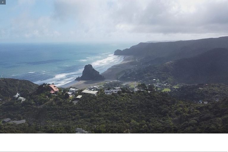 Photo of property in 112 Piha Road, Piha, 0772