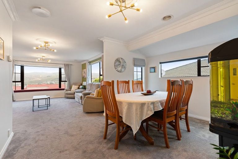 Photo of property in 16 Ordley Grove, Tawa, Wellington, 5028