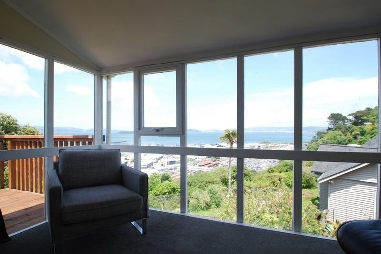 Photo of property in 36 Rakeiora Grove, Korokoro, Lower Hutt, 5012