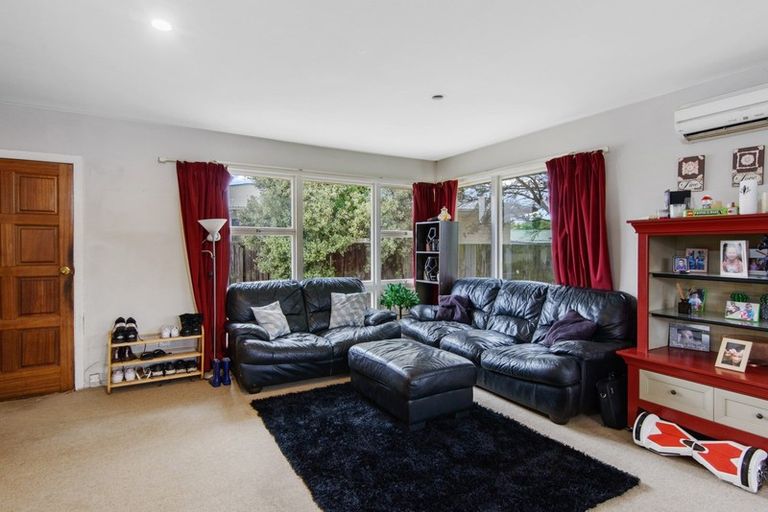 Photo of property in 12 Frensham Crescent, Woolston, Christchurch, 8062