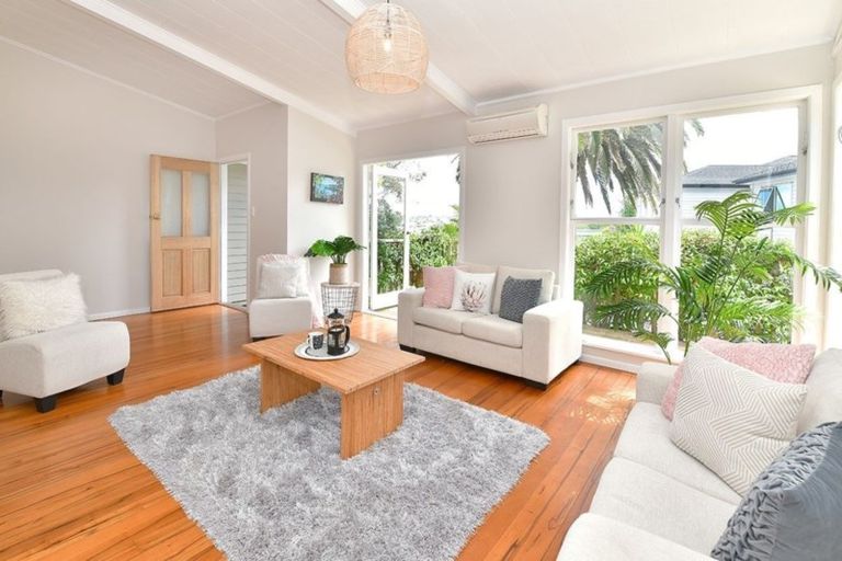Photo of property in 1/19 Bowman Road, Forrest Hill, Auckland, 0620