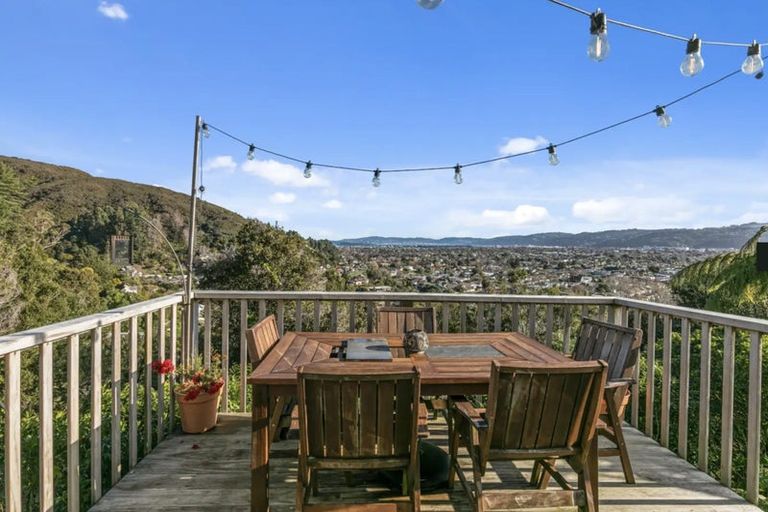 Photo of property in 24 Woodvale Grove, Fairfield, Lower Hutt, 5011