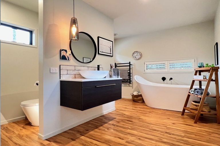 Photo of property in 1 Waka Lane, Martinborough, 5711