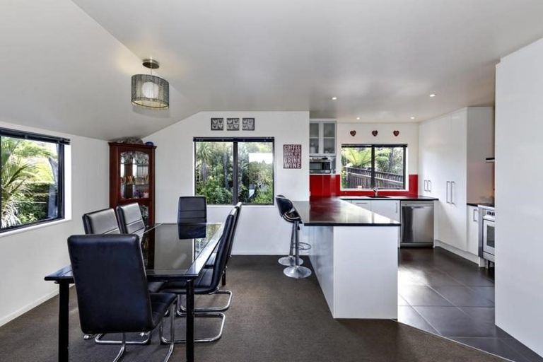 Photo of property in 24 Kitewaho Road, Swanson, Auckland, 0816