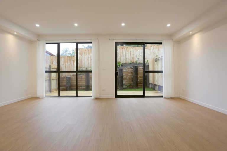 Photo of property in 13d King Richard Place, Browns Bay, Auckland, 0630