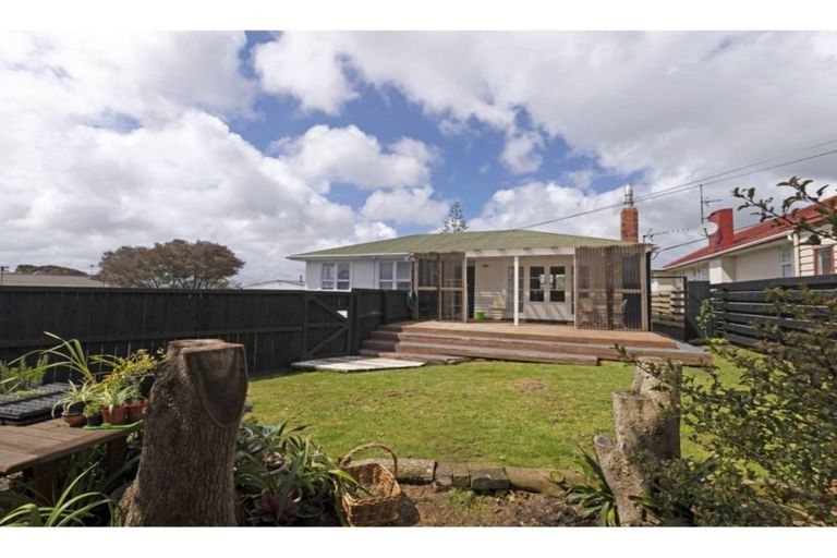 Photo of property in 76 Forest Hill Road, Henderson, Auckland, 0612