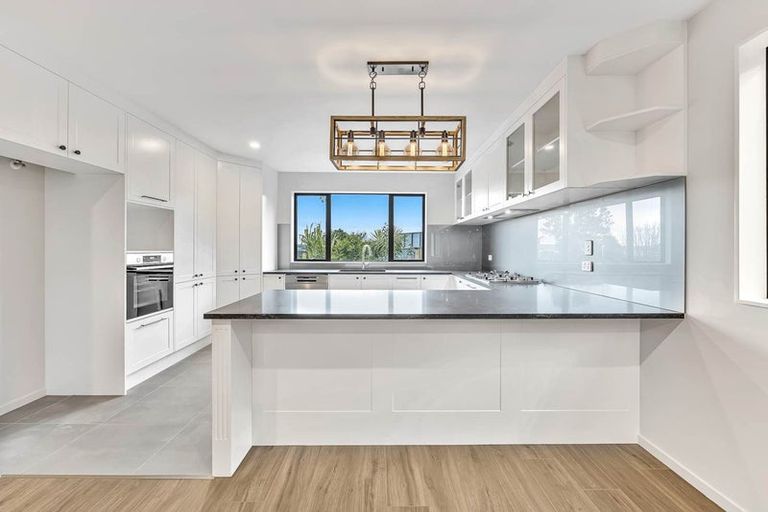 Photo of property in 29d Rotoiti Avenue, Pakuranga Heights, Auckland, 2010