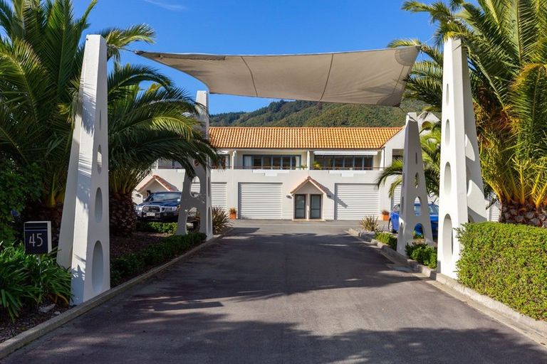 Photo of property in 9/45 Beach Road, Waikawa, Picton, 7220