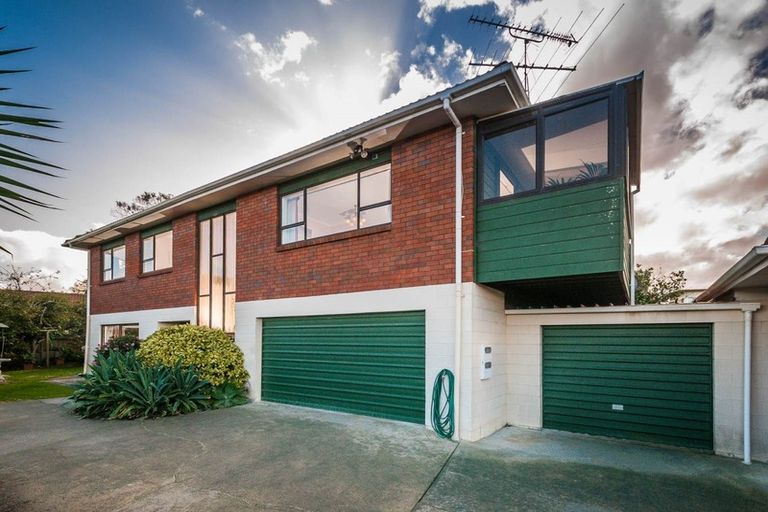Photo of property in 2/3 Charmaine Road, Torbay, Auckland, 0630