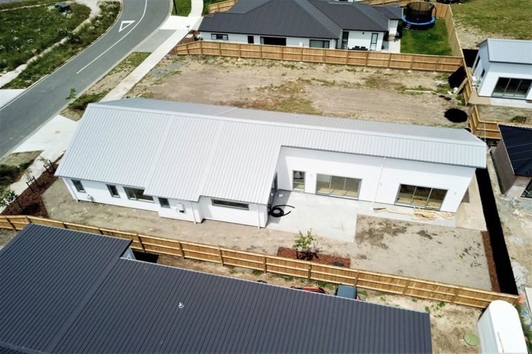 Photo of property in 22 Tarras Road, Kumeu, 0810
