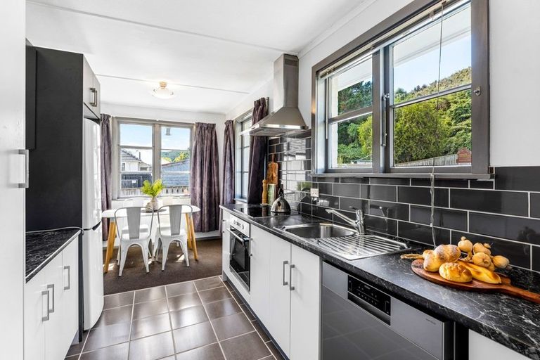 Photo of property in 198 Waddington Drive, Naenae, Lower Hutt, 5011