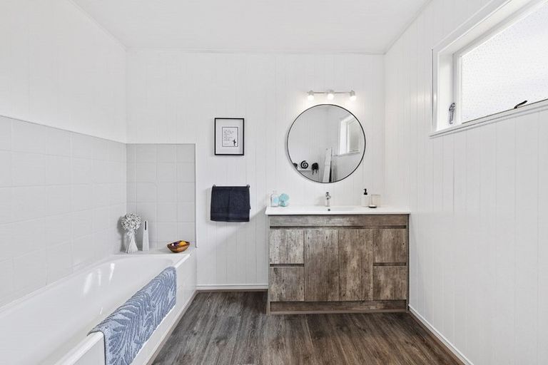 Photo of property in 1542 State Highway 12, Paparoa, Maungaturoto, 0583