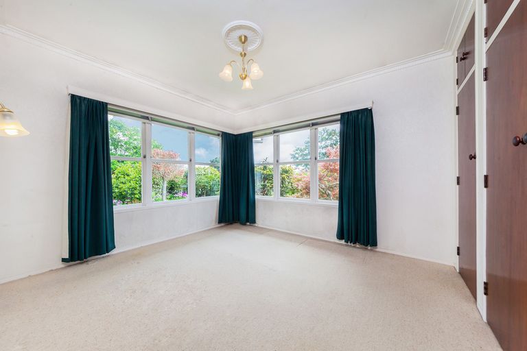 Photo of property in 4301 Great North Road, Glendene, Auckland, 0602