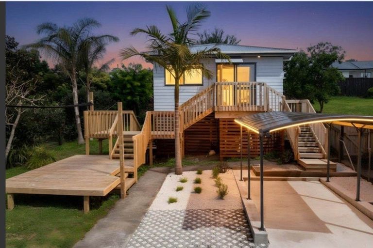 Photo of property in 35 Fruitvale Road, New Lynn, Auckland, 0600