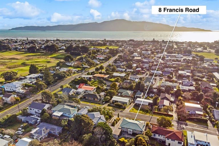 Photo of property in 8 Francis Road, Paraparaumu Beach, Paraparaumu, 5032