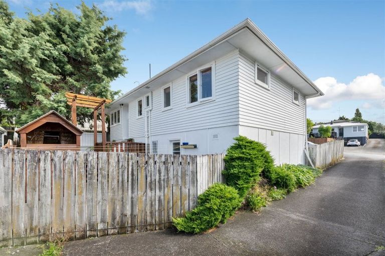 Photo of property in 1/8 Tyne Road, Forrest Hill, Auckland, 0620