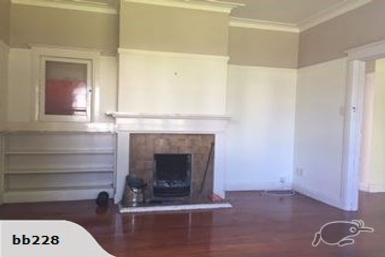 Photo of property in 39 Queen Street, Northcote Point, Auckland, 0627