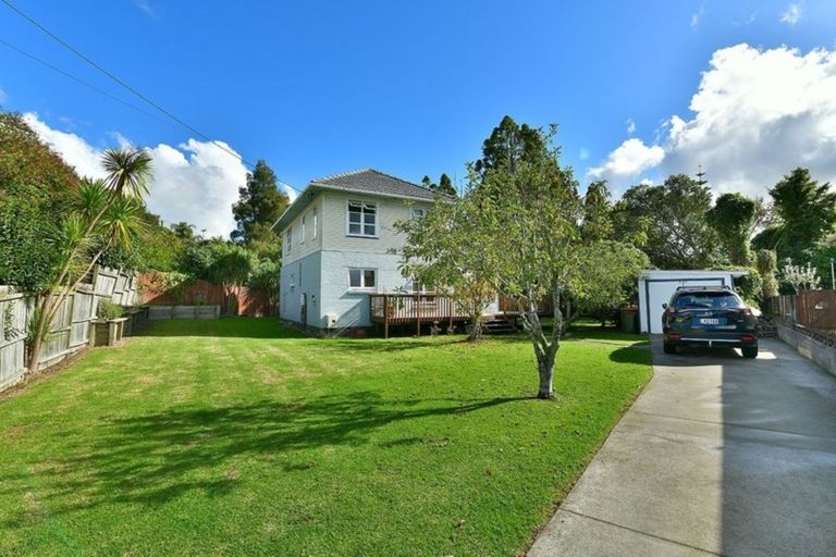 Photo of property in 11 Westbourne Road, Murrays Bay, Auckland, 0630