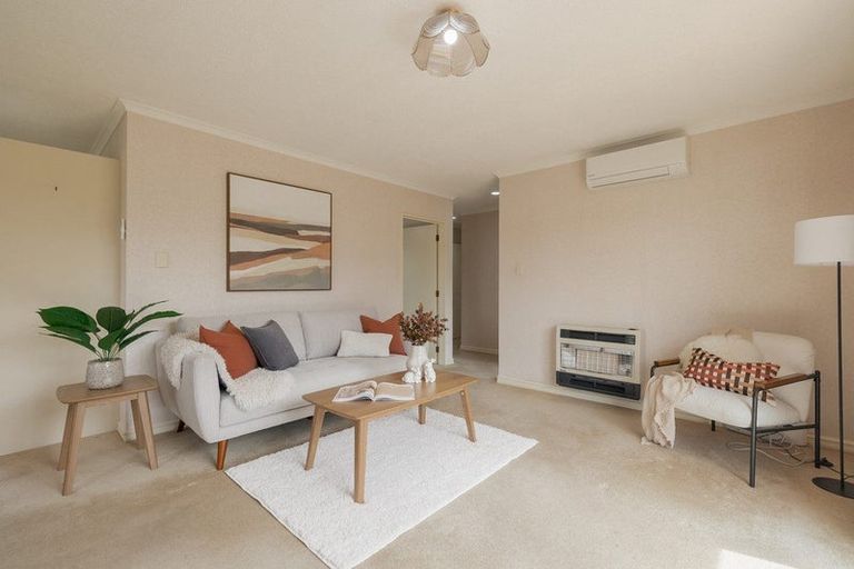 Photo of property in 5 Royal Fern, Kelvin Grove, Palmerston North, 4414