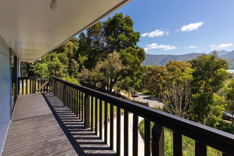 Photo of property in 17 Beach Place, Havelock, 7100