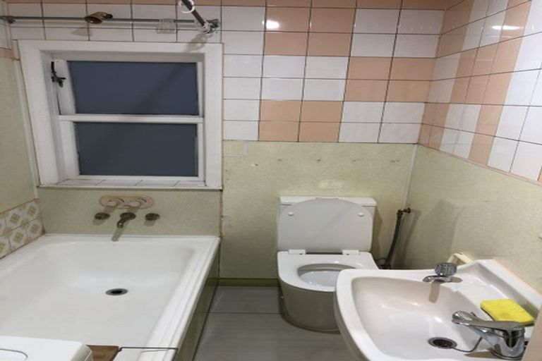 Photo of property in 42 Farnham Street, Mornington, Wellington, 6021