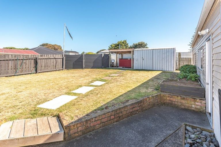 Photo of property in 64 Hinau Street, Castlecliff, Whanganui, 4501