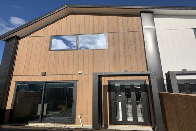 Photo of property in 2/97 Whites Line East, Waiwhetu, Lower Hutt, 5010