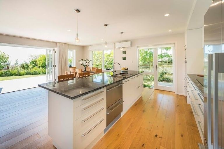 Photo of property in 52a Penzance Road, Mairangi Bay, Auckland, 0630