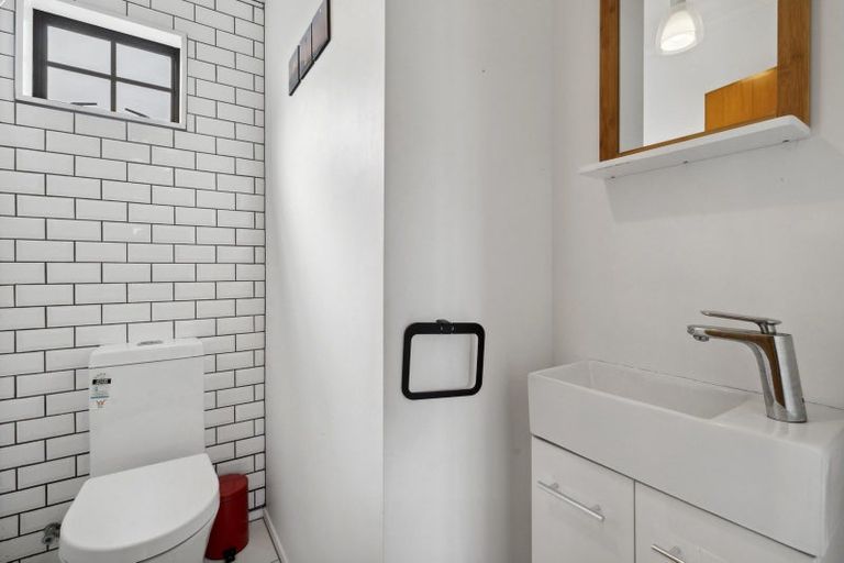 Photo of property in 42 Satara Crescent, Khandallah, Wellington, 6035