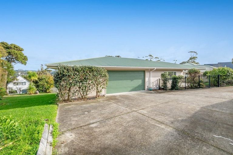 Photo of property in 13b Vipond Road, Stanmore Bay, Whangaparaoa, 0932