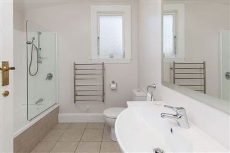 Photo of property in 40 Mcfaddens Road, St Albans, Christchurch, 8052